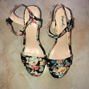 Qupid Colorfull Flowers Wedged